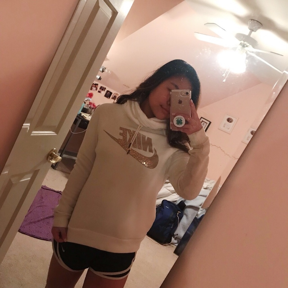 NIKE Women’s Rosegold Funnel Sweatshirt